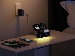 Urządzenie ChargeUltra G4 umożliwia ładowanie wielu urządzeń i pełni jednocześnie funkcję lampki nocnej