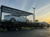 Cybertruck holuje Model Y (zdjęcie: TeslaNewsWire/X)