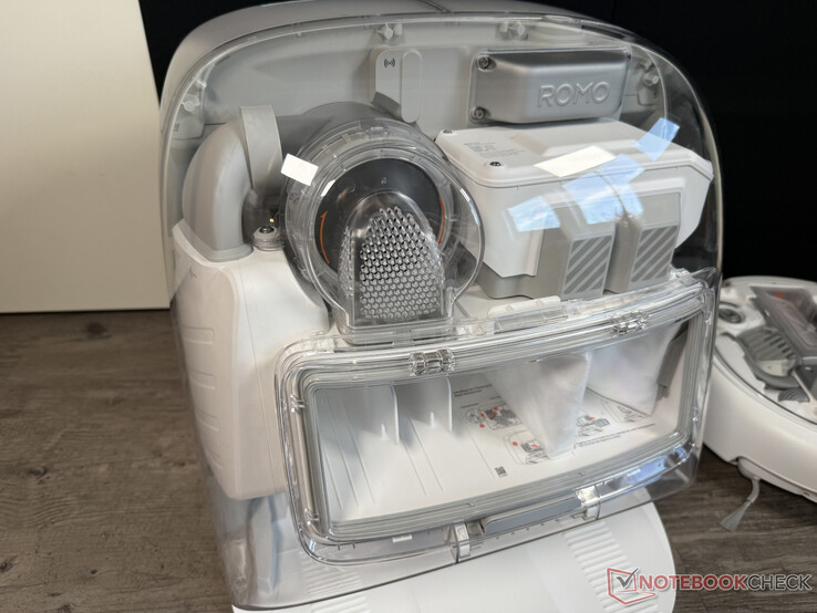 Przezroczysta stacja DJI Romo P