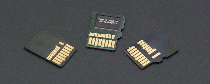 Od lewej do prawej: Lexar Play Pro (EX), Sandisk MicroSD Express (EX) i Nextorage M2 SE (UHS-II). (Źródło zdjęcia: Andreas Sebayang/Notebookcheck.com)