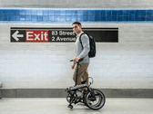 Rower elektryczny Dahon K-Feather ma 3-stopniową konstrukcję składania (źródło zdjęcia: Dahon)
