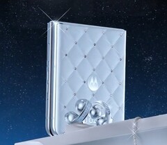 Motorola Razr 60 Swarovski Limited Edition może kosztować więcej niż standardowa wersja ze względu na kryształy. (Źródło zdjęcia: Motorola)
