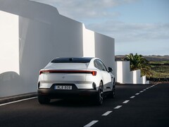 Ujęcie z tyłu modelu Polestar 4 Coupe