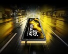 Na zdjęciu widoczny jest dysk Thor Ultra firmy Lexar, który jest dyskiem SSD typu M.2 2280 PCIe Gen 5 z żółtawą naklejką na górze