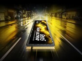Na zdjęciu widoczny jest dysk Thor Ultra firmy Lexar, który jest dyskiem SSD typu M.2 2280 PCIe Gen 5 z żółtawą naklejką na górze 