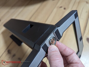 Zabezpieczyć za pomocą zintegrowanej śruby motylkowej