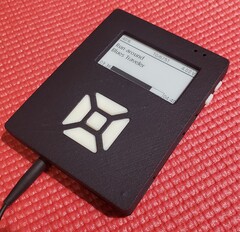 EPiPod to niedrogi projekt, który wykorzystuje komponenty takie jak wyświetlacz E Ink o wartości 6,99 USD. (Źródło zdjęcia: drhatch)
