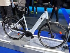 Rower elektryczny Decathlon BTWIN LD 940 jest wyposażony w inteligentny system umożliwiający podłączenie telefonu. (Źródło zdjęcia: Transition Velo)