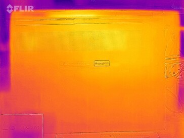 LG Ultra PC 16" z Ryzenem 3 5300U - rozkład ciepła w spoczynku (na dole)