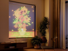 Govee Curtain Lights Pro wyświetlane na oknie (źródło obrazu: Govee PR)