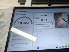 GPD Win 5 będzie obsługiwał baterię 80 Wh, podobnie jak Asus ROG Ally X, ale za pośrednictwem zewnętrznego zestawu baterii. (Źródło obrazu: QQ via @9550pro)