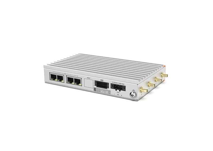 Komputer mini PC Helix 320 jest wyposażony w łącznie cztery porty Ethernet 2.5G