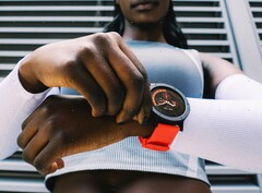 CMF Watch 3 Pro charakteryzuje się efektownym, okrągłym designem, opcjonalnie dostępnym z pomarańczowym paskiem. (Źródło zdjęcia: Nothing)