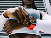 CMF Watch 3 Pro charakteryzuje się efektownym, okrągłym designem, opcjonalnie dostępnym z pomarańczowym paskiem. (Źródło zdjęcia: Nothing)