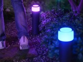 Zewnętrzna lampa stojąca Philips Hue Calla Large została wprowadzona na rynek w Stanach Zjednoczonych. (Źródło zdjęcia: Philips Hue)