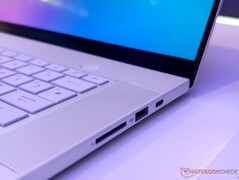 Asus ROG Zephyrus G16 I/O (zdjęcie za pośrednictwem Notebookcheck)