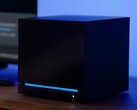 Valve Steam Machine na stojaku TV (źródło obrazu: zrzut ekranu, Valve YouTube z poprawkami)