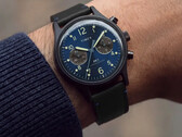 Mechanizm Meca-Quartz zapewnia chronografowi płynnie poruszającą się wskazówkę sekundową, jednocześnie umożliwiając podstawowe pomiary czasu przy zasilaniu standardową baterią.