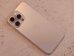 Apple pracuje nad wprowadzeniem funkcji generatywnej sztucznej inteligencji na iPhone'a. (Zdjęcie: Notebookcheck)