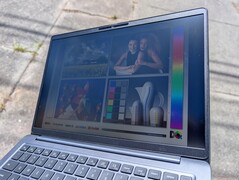 Na zewnątrz, w bezpośrednim świetle słonecznym