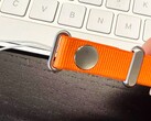 Apple podobno wprowadzi na rynek niezwykły pasek crossbody do iPhone'a 17 (źródło zdjęcia: SonnyDickson)