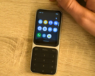Sidephone (na zdjęciu) z widoczną szufladą aplikacji. (Źródło zdjęcia: u/sebastiansnell na subreddicie r/sidephone)