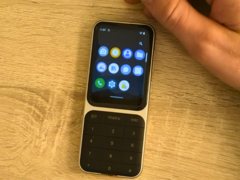 Sidephone (na zdjęciu) z widoczną szufladą aplikacji. (Źródło zdjęcia: u/sebastiansnell na subreddicie r/sidephone)