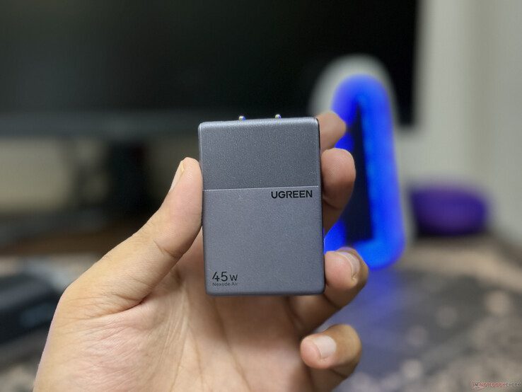Ugreen Nexode Air 45 W – smukła obudowa – widok z przodu