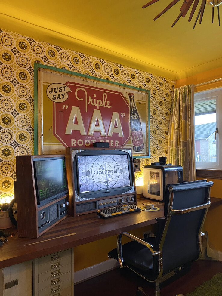 (Źródło zdjęcia: u/badbeachbuggy via r/battlestations)