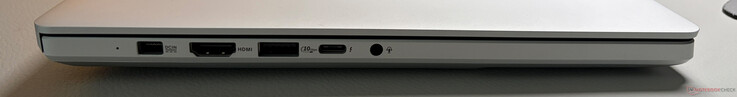 Po lewej stronie: zasilanie, złącze HDMI 2.1 FRL, USB-A 3.2 Gen 2 (10 GBit/s), USB-C 4.0 z Thunderbolt 4 (40 GBit/s, tryb DisplayPort ALT 2.1, Power Delivery 3.0), gniazdo audio 3,5 mm