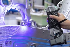 Scantech prezentuje bezprzewodowy ręczny skaner laserowy Simscan-E do szybkiego tworzenia modeli 3D z rzeczywistych obiektów. (Źródło zdjęcia: Scantech)