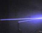 Laser odbijający się tam i z powrotem (źródło obrazu: AlphaPhoenix; zrzut ekranu)
