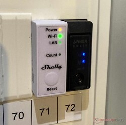Nowy licznik Anker Solix Smart Meter Gen 2 jest teraz równie smukły jak równie kompatybilny model Shelly Pro 3 EM