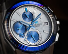 Casio OCW-S6000PB-7AJF (na zdjęciu) posiada szafirową ramkę z 24 fasetami na górze i 48 po bokach. (Źródło zdjęcia: Casio)