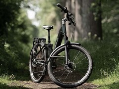 Rower elektryczny Deruiz Lapis jest wyposażony w system pełnego zawieszenia RockShox. (Źródło zdjęcia: Deruiz)