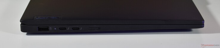 po lewej stronie: USB-A 3.2 Gen 1, 2x Thunderbolt 4, nanoSIM