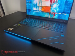Pasek LED i logo Predator na podstawie