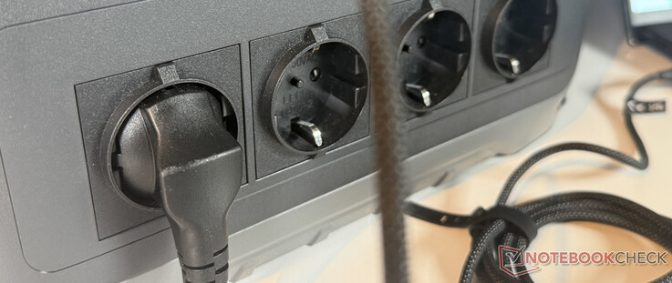 Anker Solix C1000 Gen 2 nadal ma cztery gniazda AC z przodu