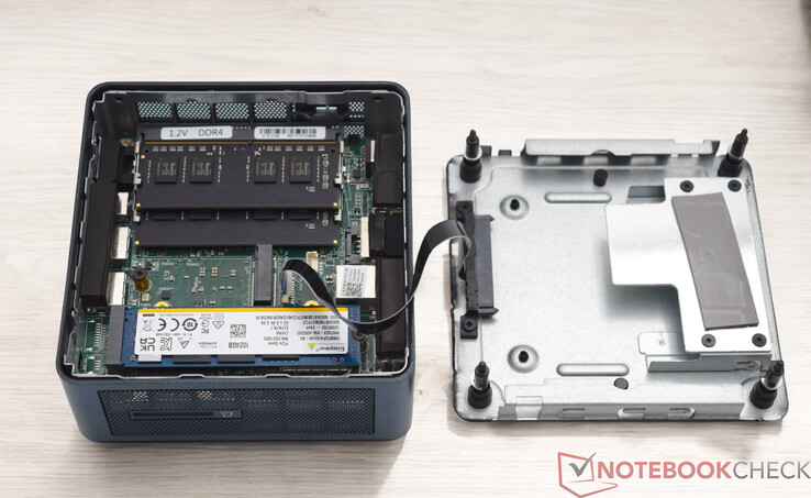 Geekom Mini IT13 2025 Edition z otwieranym dnem
