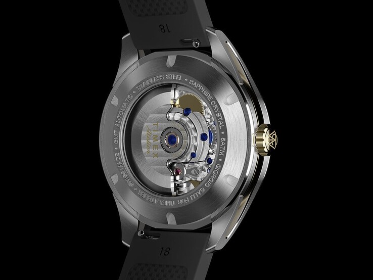 Widok od tyłu zegarka Timex Atelier GMT Première M1a, ukazujący jego automatyczny mechanizm GMT przez przeszklony dekiel.