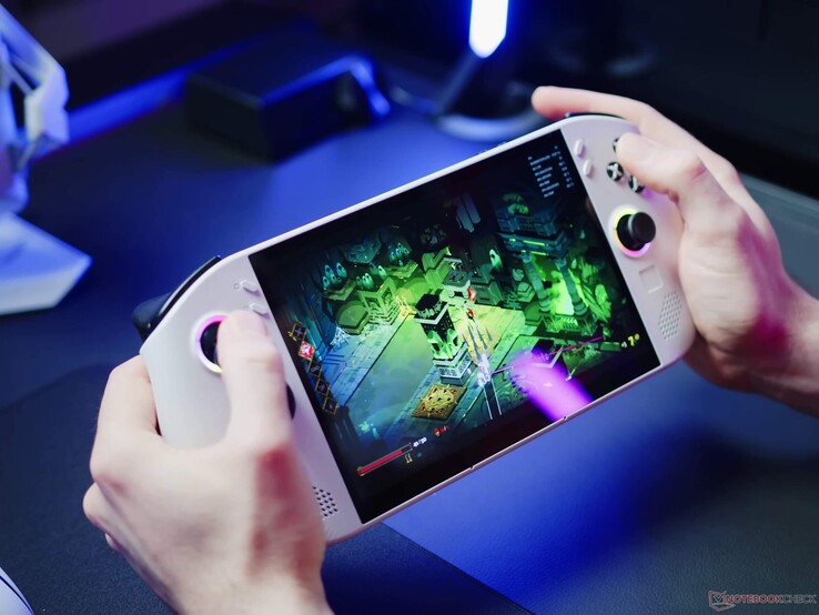 Ten konkretny SKU Legion Go S ma 32 GB LPDDR5X RAM i 1 TB pamięci masowej.