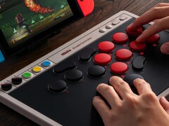 Nowy kontroler arcade od 8bitdo, dostępny od 15 lipca 2025 r. (Źródło zdjęcia: 8bitdo)