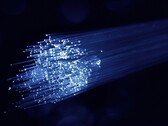 FCC dąży do zaostrzenia bezpieczeństwa wokół kabli podmorskich płynących do USA. Na zdjęciu: Kabel światłowodowy (źródło zdjęcia: Denny Muller, Unsplash)
