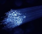 FCC dąży do zaostrzenia bezpieczeństwa wokół kabli podmorskich płynących do USA. Na zdjęciu: Kabel światłowodowy (źródło zdjęcia: Denny Muller, Unsplash)