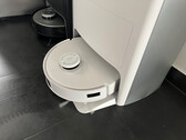 Ecovacs Deebot X1e Omni - recenzja: Czym wyróżnia się od flagowego odkurzacza robota Deebot X1 Omni?