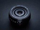 Fujifilm prezentuje wyjątkowo kompaktowy obiektyw 23 mm do aparatów Fujifilm z serii X. (Źródło zdjęcia: Fujifilm)