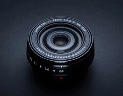 Fujifilm prezentuje wyjątkowo kompaktowy obiektyw 23 mm do aparatów Fujifilm z serii X. (Źródło zdjęcia: Fujifilm)