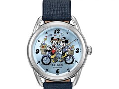 Zegarek Citizen FE7097-05W Eco-Drive posiada tarczę w kolorze błękitnym