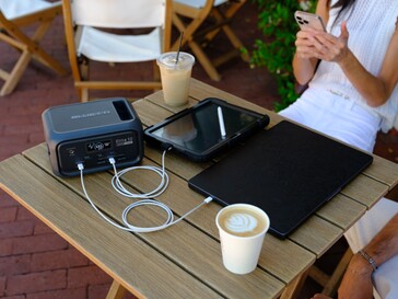 Bluetti Elite 10 waży zaledwie 1,8 kg (3,97 funta) (źródło obrazu: Bluetti)