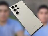 Aparat selfie Samsunga Galaxy S23 Ultra został przetestowany przeciwko Google Pixel 7 Pro. (Źródło obrazu: @edwards_uh - edytowane)